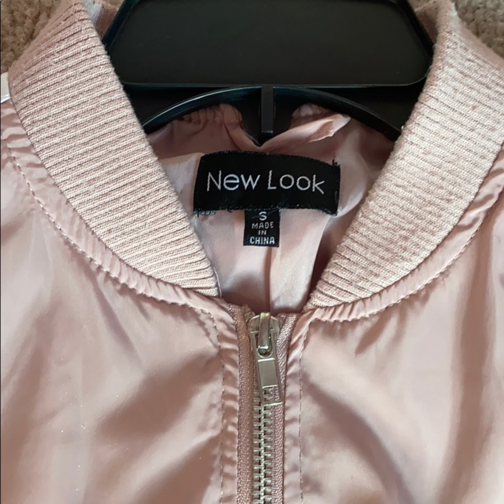 A jacket - Picture 3 of 3